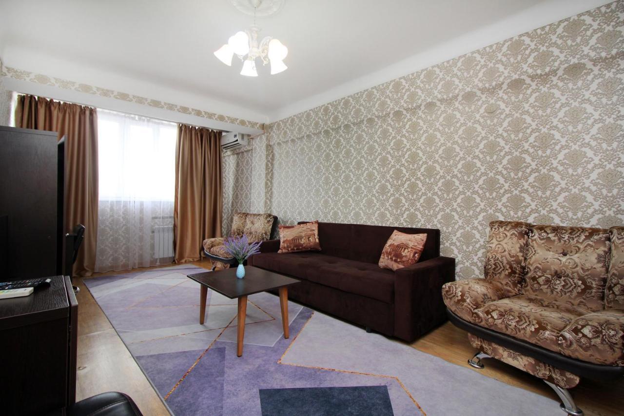 Spacious Central Apartment Almaty Exterior photo