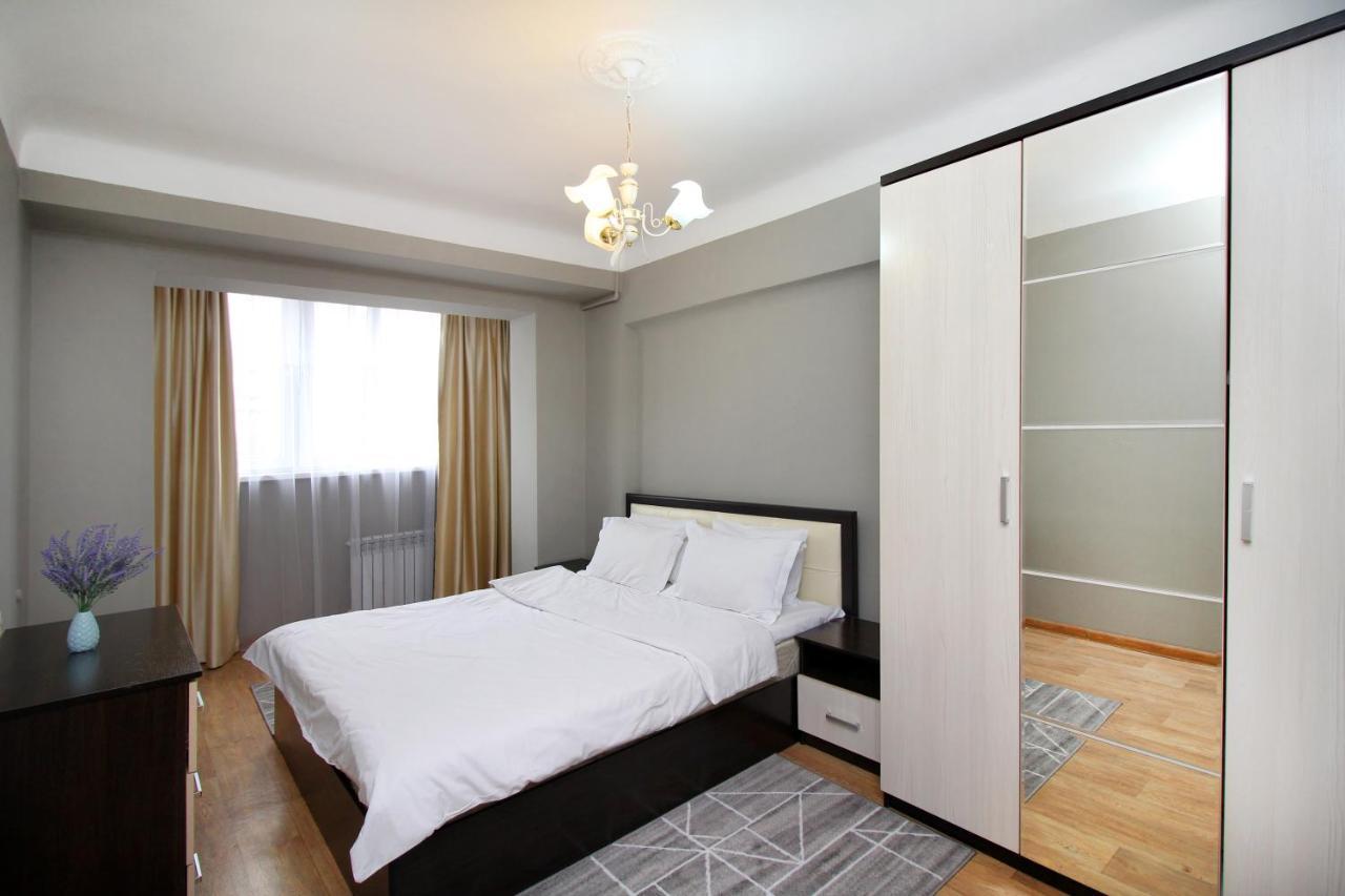 Spacious Central Apartment Almaty Exterior photo