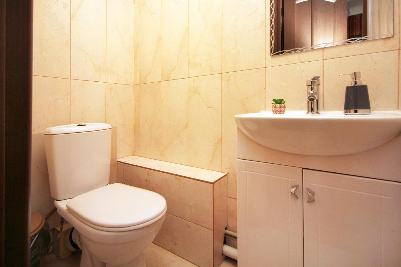 Spacious Central Apartment Almaty Exterior photo